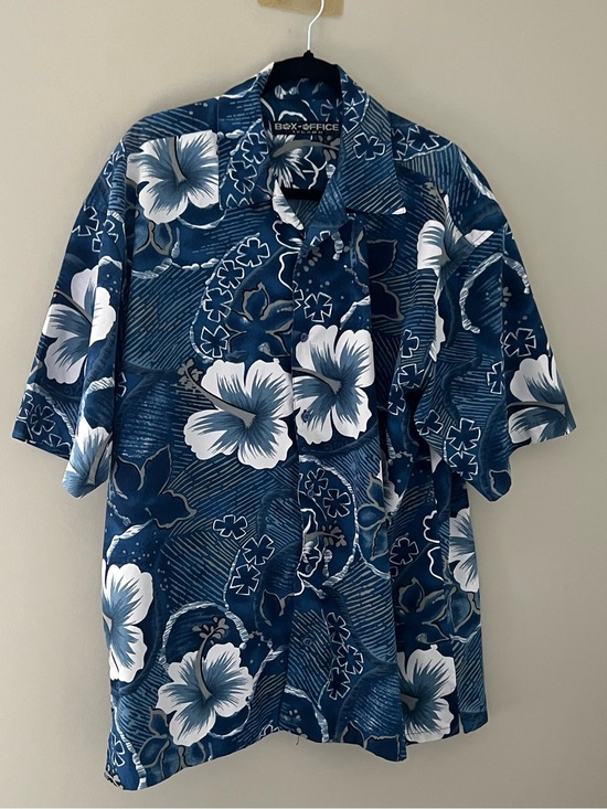 Other - Box Office Island Hawaiian Floral Button Up Shirt Blue White Men’s Large